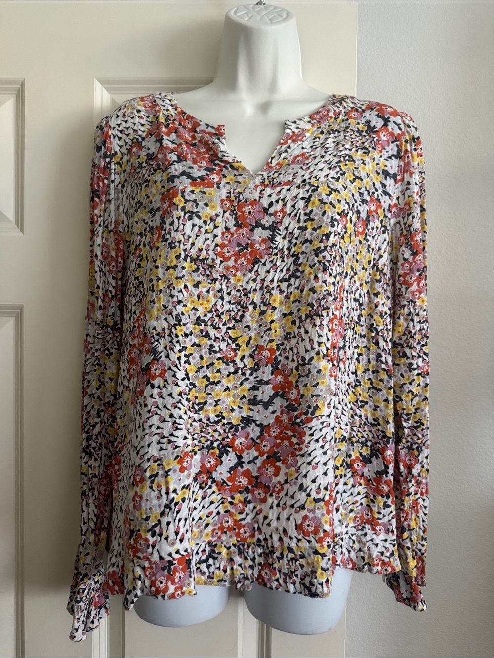 Loft Floral V-Neck Long-Sleeve Blouse in White with Red & Yellow Flowers size M